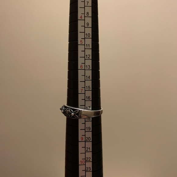 Sterling silver ring size 8 - Picture 4 of 4